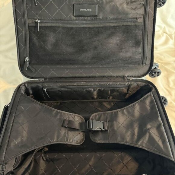 Michael Kors Small Carry On Rollling suitcase - Picture 5 of 8